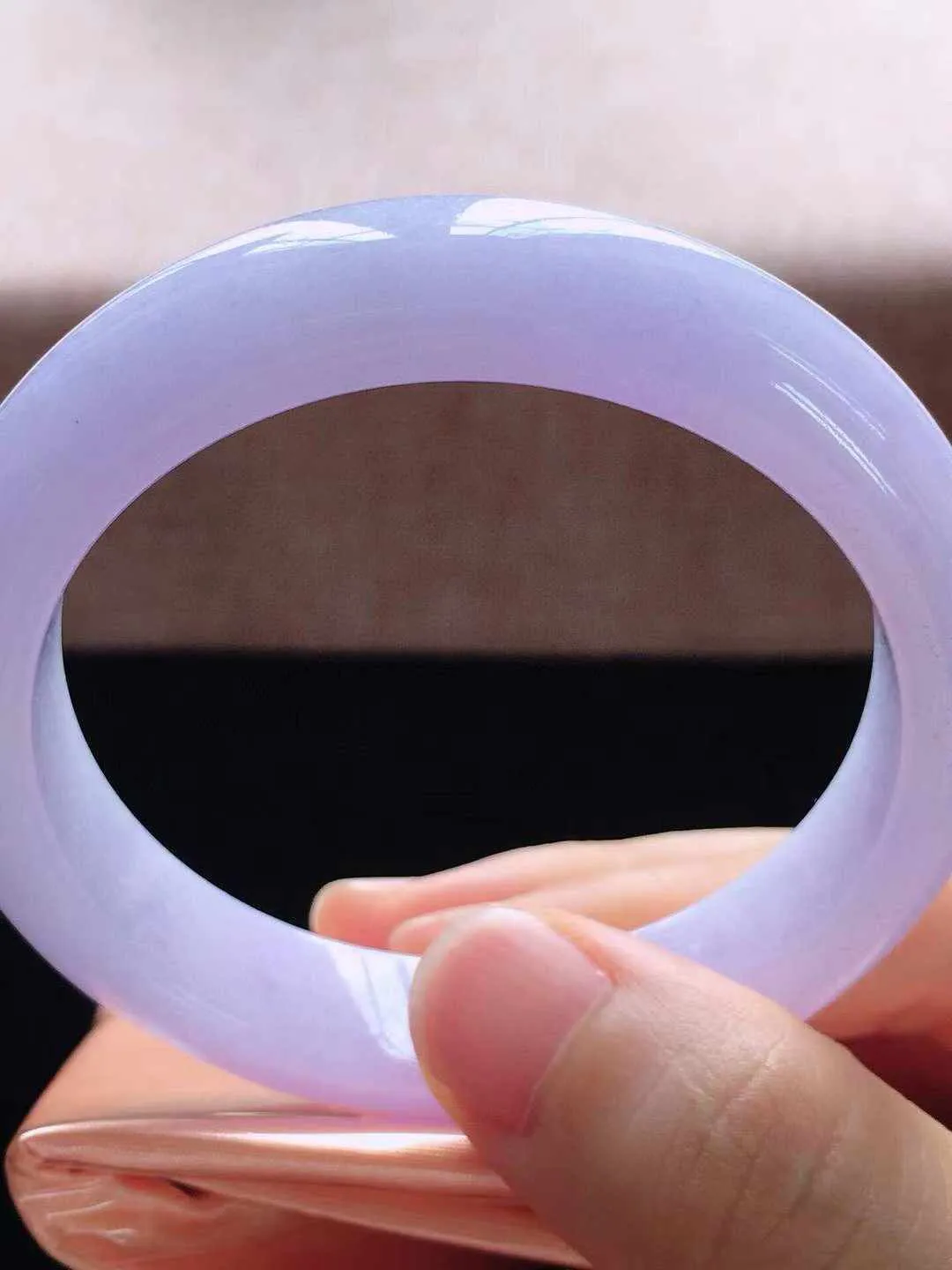 【翡翠名称】老种紫罗兰飘53正圈口翡翠手镯，
【翡翠尺寸】53*12.2*8mm适合52-54正圈口