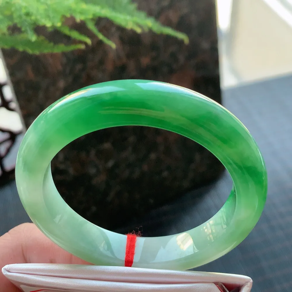 正圈一大节翠绿 无瑕 尺寸:55.5/11.6/9.6 色好