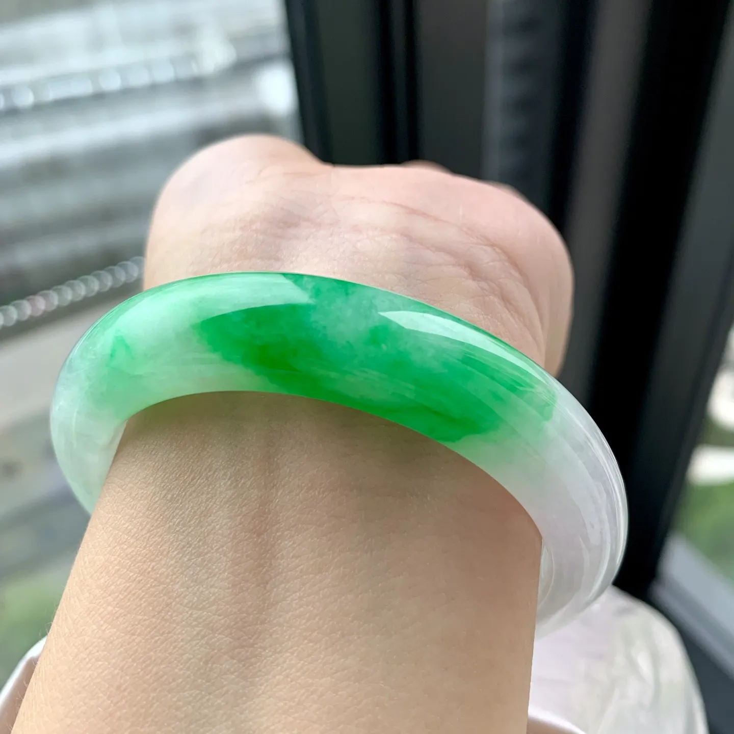 正圈帝王绿 微皮纹 尺寸:54.5/12.7/9  种色俱佳 色很好