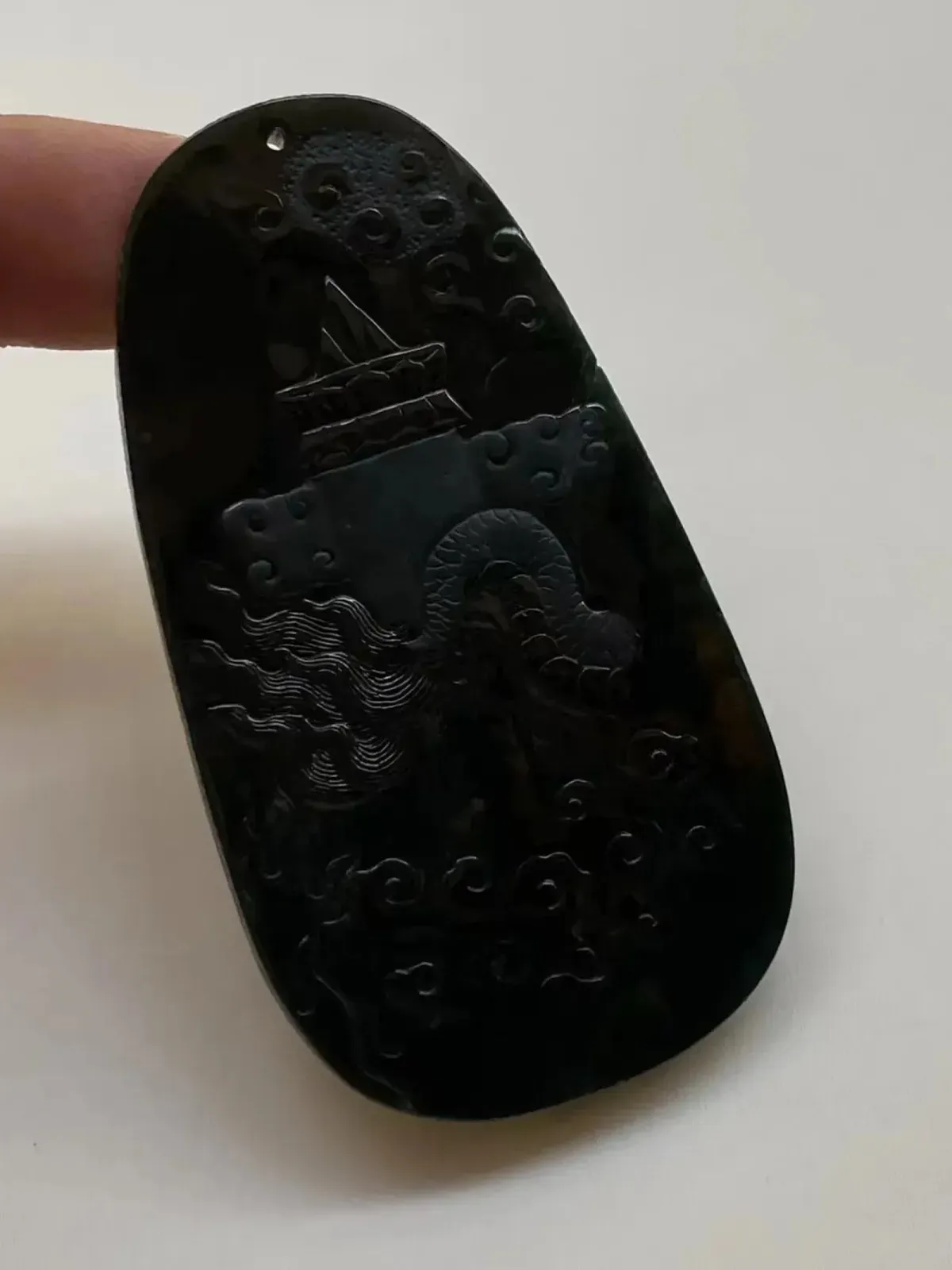 墨翠【龙腾天下】细腻干净，黑度好，性价比高，雕工精湛，打灯透绿‘