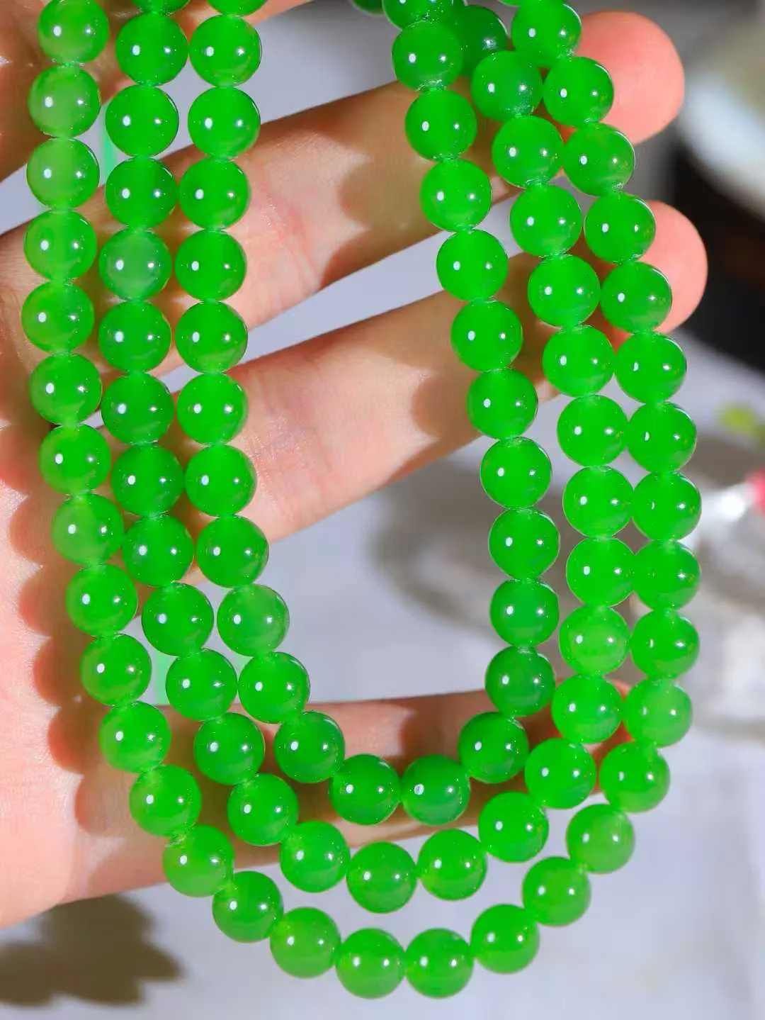 【链.108】

货头精选  和田玉碧玉圆珠108挂链 玉质温润细腻 油性十足 佩戴舒适。珠珠落玉盘，间关莺语花底滑，一生美好时光，无论身在何处，都有它相伴相守。事事顺遂，幸福美满，吉祥如意。重83克 尺寸取一7.8mm FDA-781172093