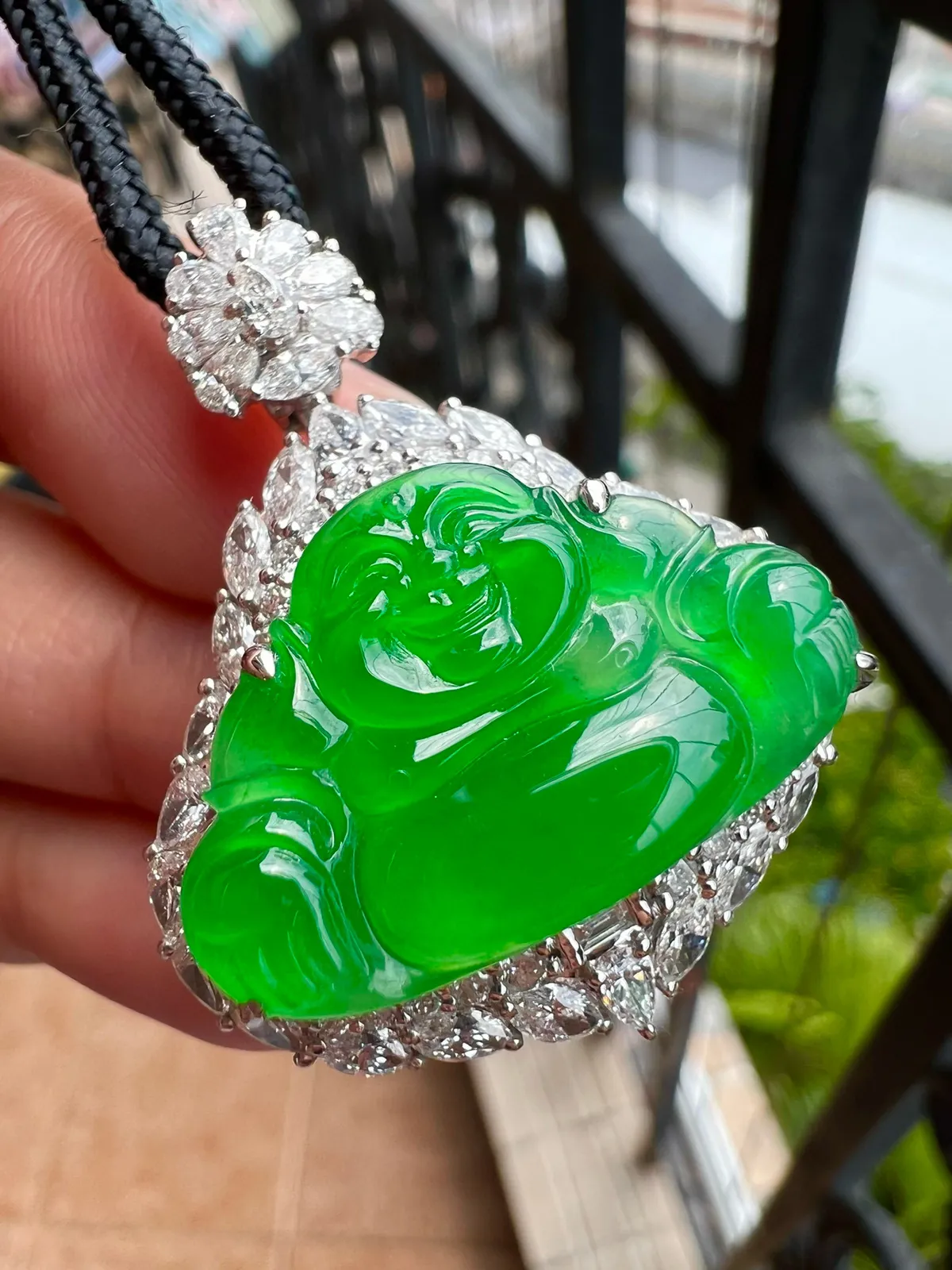 满色佛公 色泽艳丽
完美18K金奢华满钻种好品质细腻