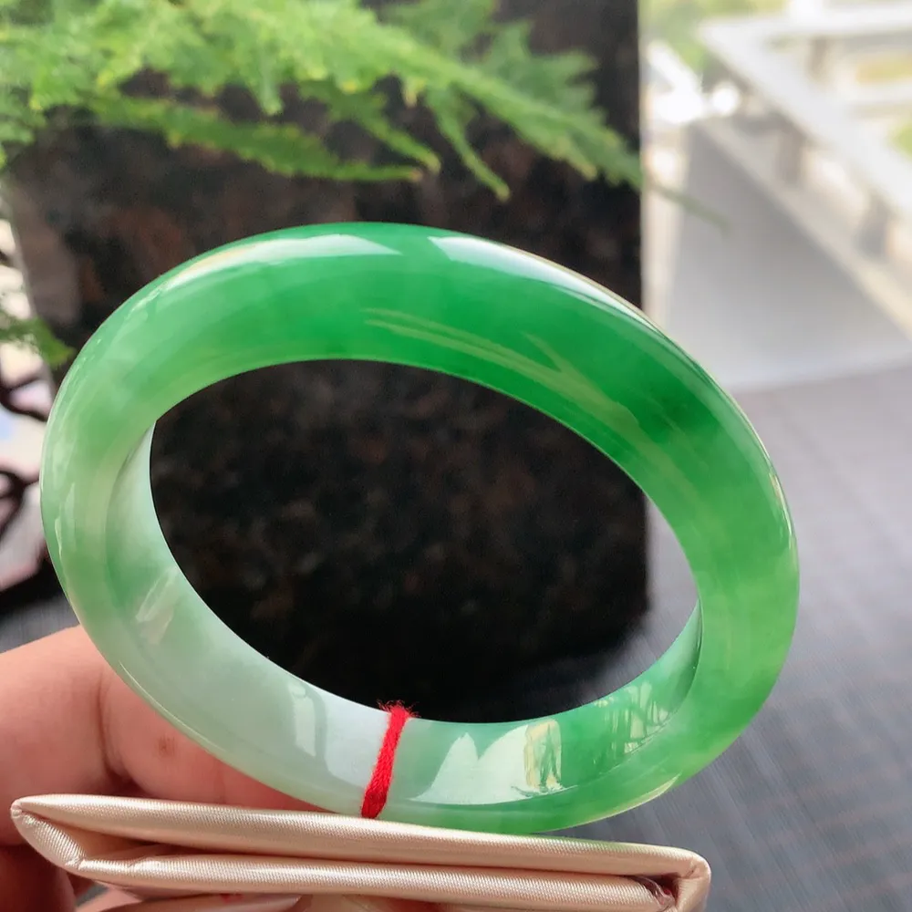 正圈一大节翠绿 无瑕 尺寸:57.6/12.2/8.6 色好