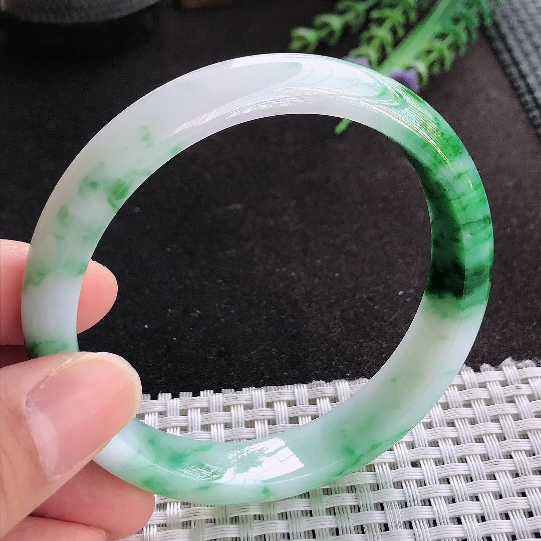 天然A货翡翠61/12.9/7.8老坑精美温润辣阳绿手镯大圈口玉手镯