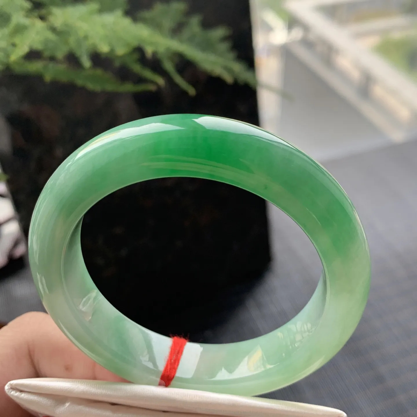 正圈冰翠绿 无瑕 尺寸:53.2/12.7/9.1 色好