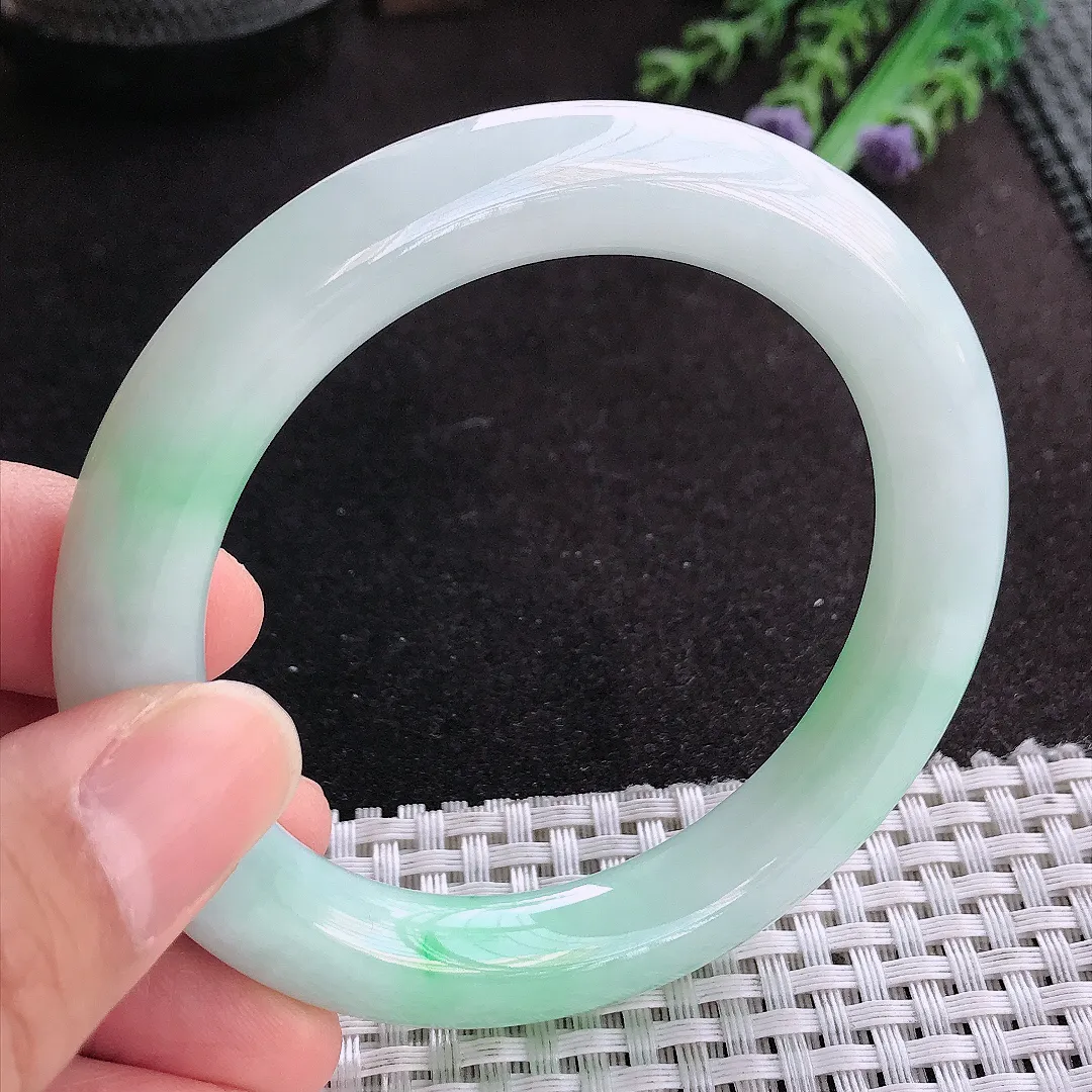 天然A货翡翠56.3/10.5/10.7老坑精美温润飘阳绿圆条手镯玉手镯