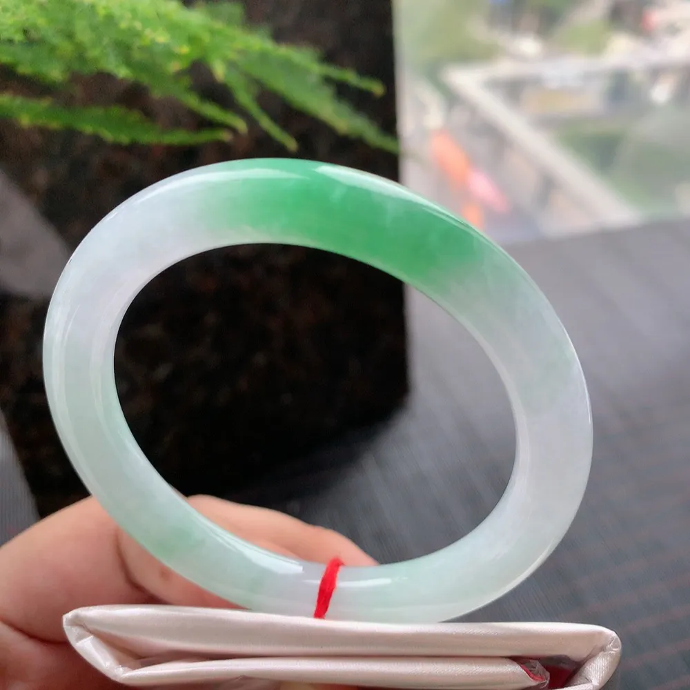 圆条冰糯阳绿 无瑕 尺寸:53.4/8.7 色好