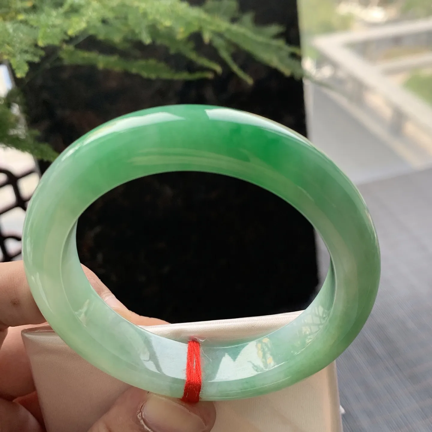 正圈冰翠绿 无瑕 尺寸:53.2/12.7/9.1 色好