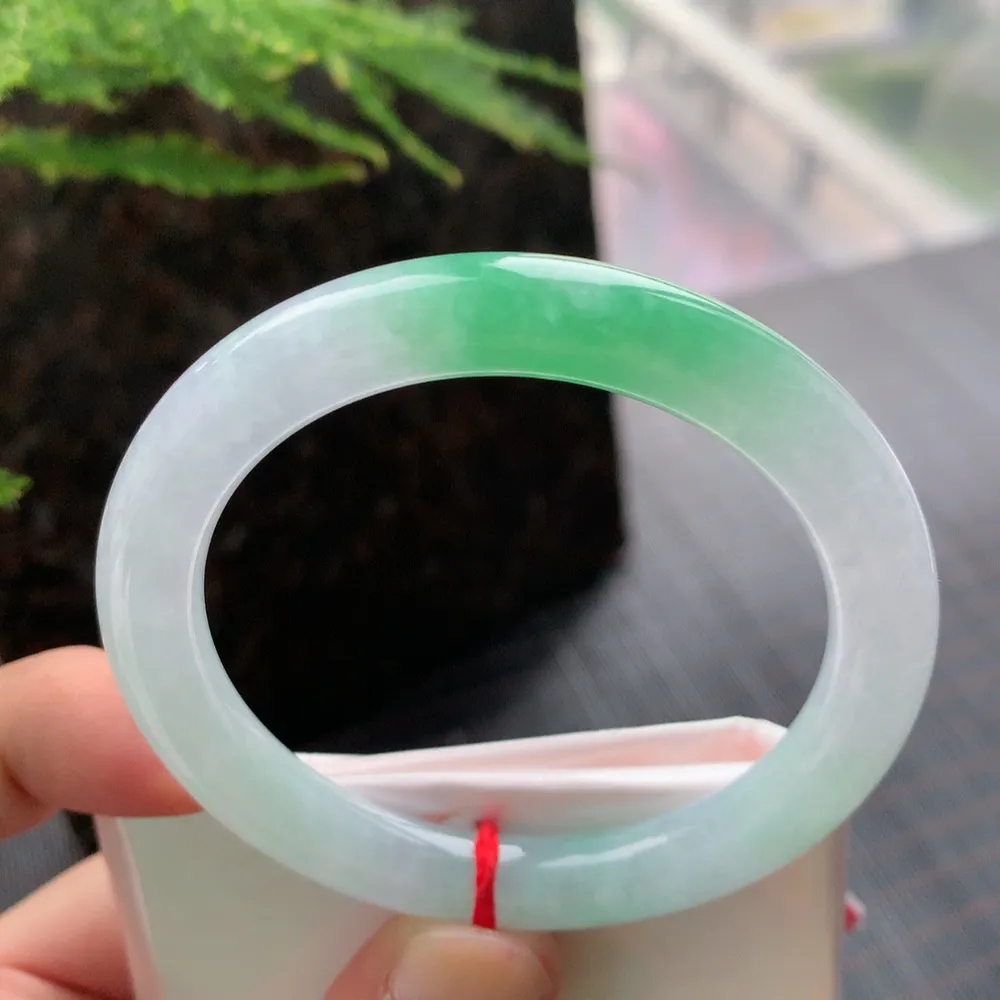 圆条冰糯阳绿 无瑕 尺寸:53.4/8.7 色好