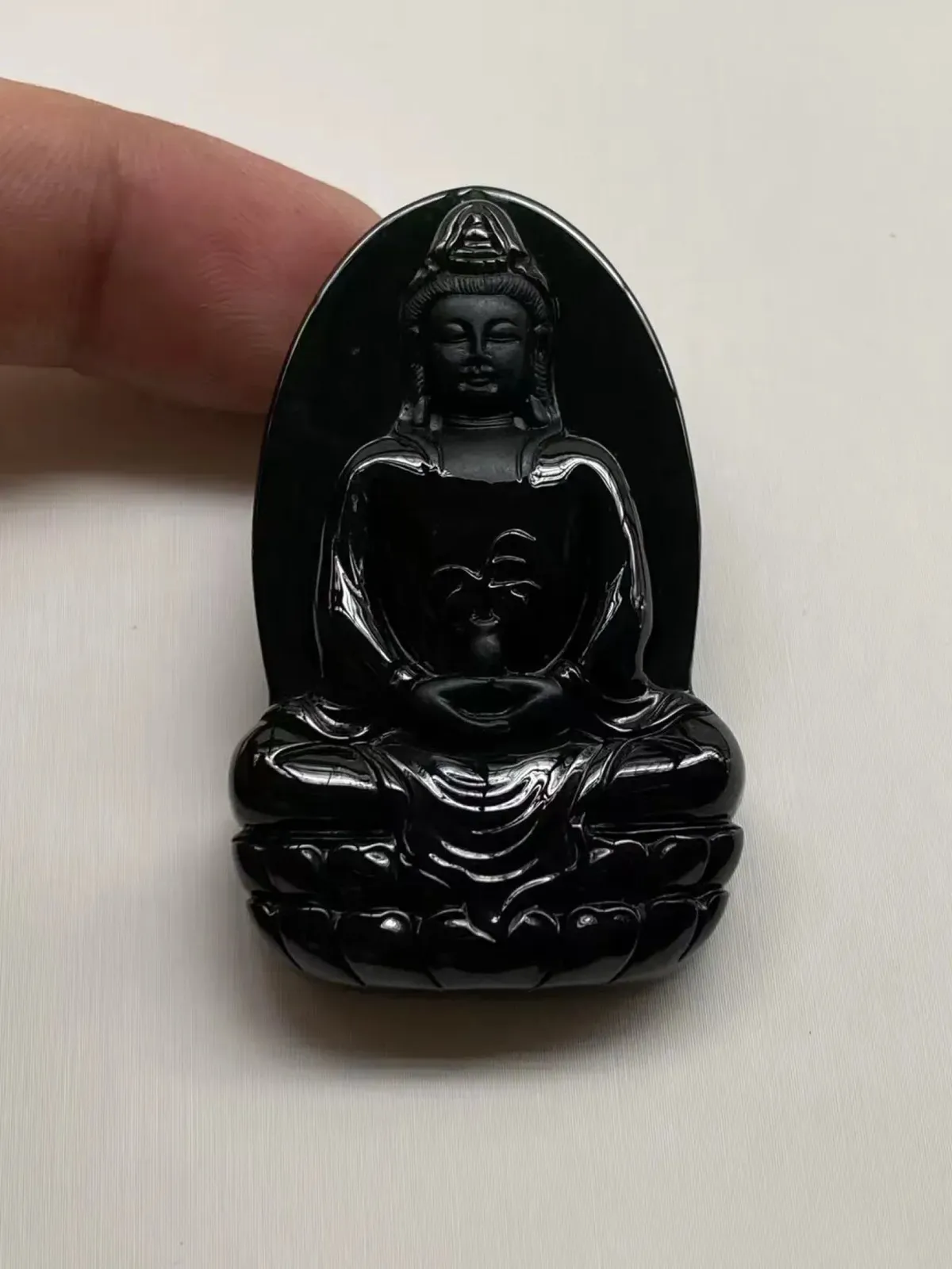 墨翠【素衣观音】细腻干净，黑度好，性价比高，雕工精湛，打灯透绿.