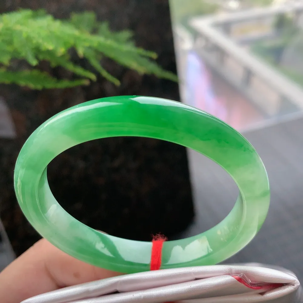 贵妃高冰阳绿 无瑕 尺寸:53.1/45.6/9.5/7.5 种色兼备