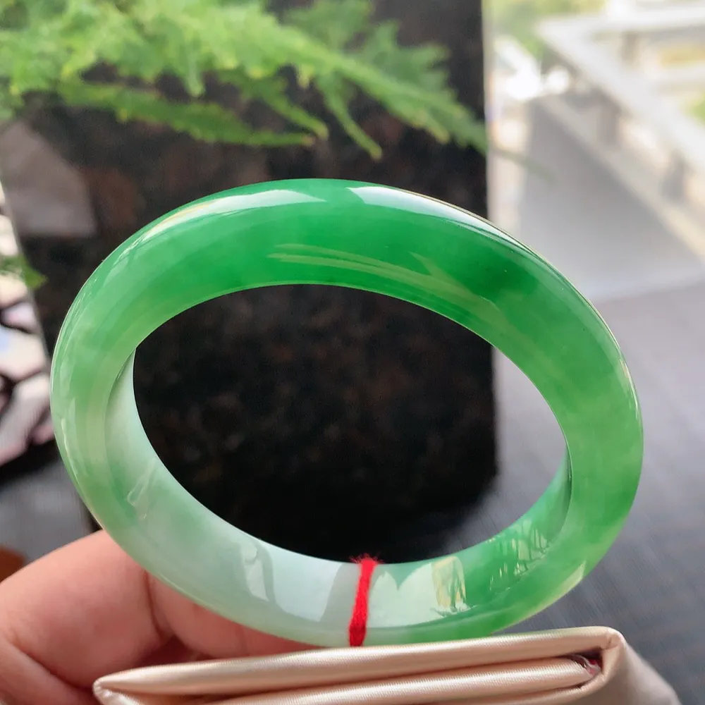 正圈一大节翠绿 无瑕 尺寸:57.6/12.2/8.6 色好