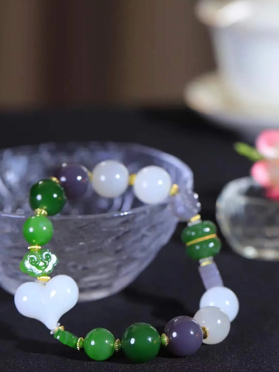 【福运相伴.多宝手串】

货头精选 和田玉多宝圆珠手串，每一颗玉石都凝聚自然的灵气与岁月的沉淀，寓意福禄寿喜，守护您的平安与幸福。佩戴它，感受千年玉文化的温润与优雅。重37.1克  尺寸取一11.8mm  781172754L