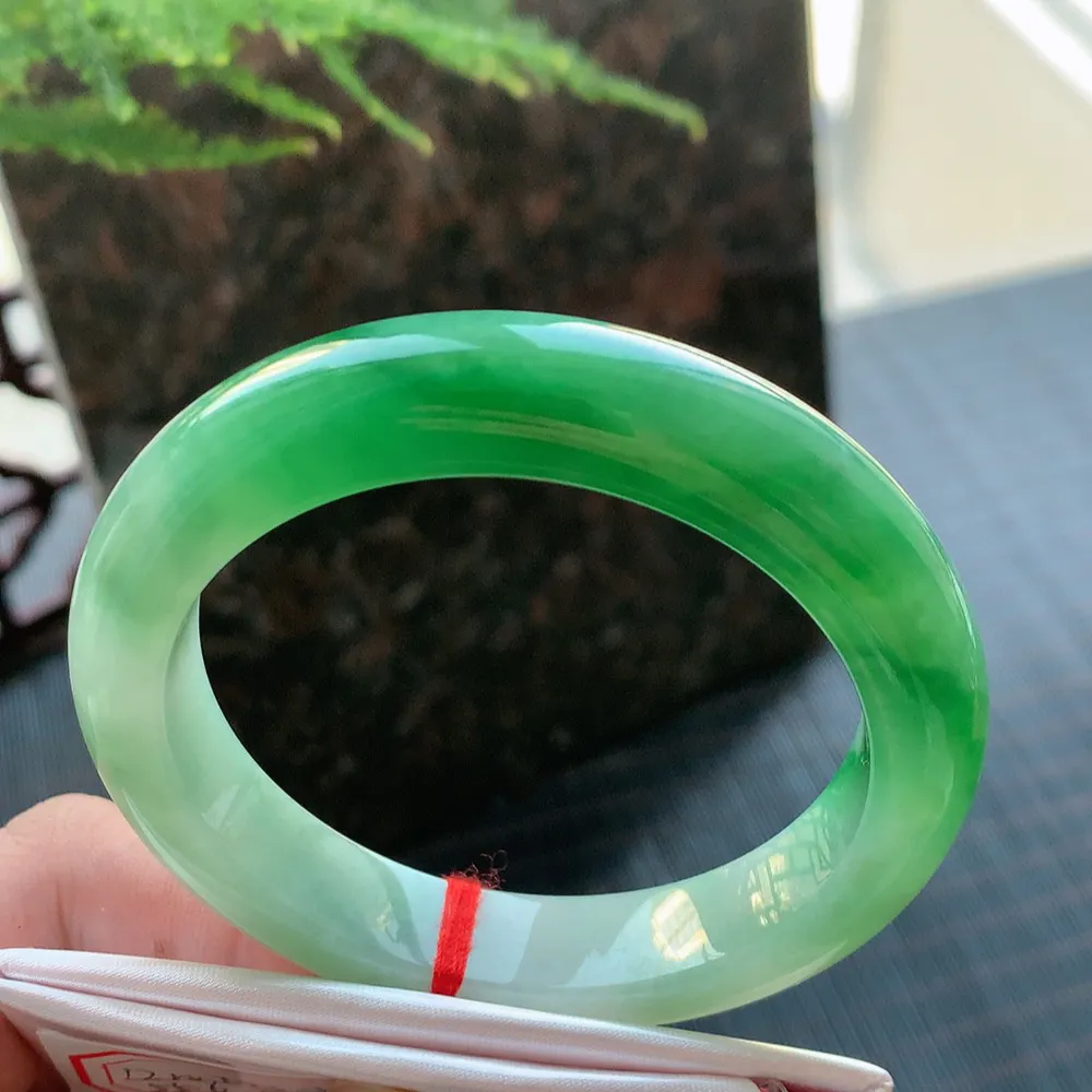 正圈一大节翠绿 无瑕 尺寸:55.5/11.6/9.6 色好