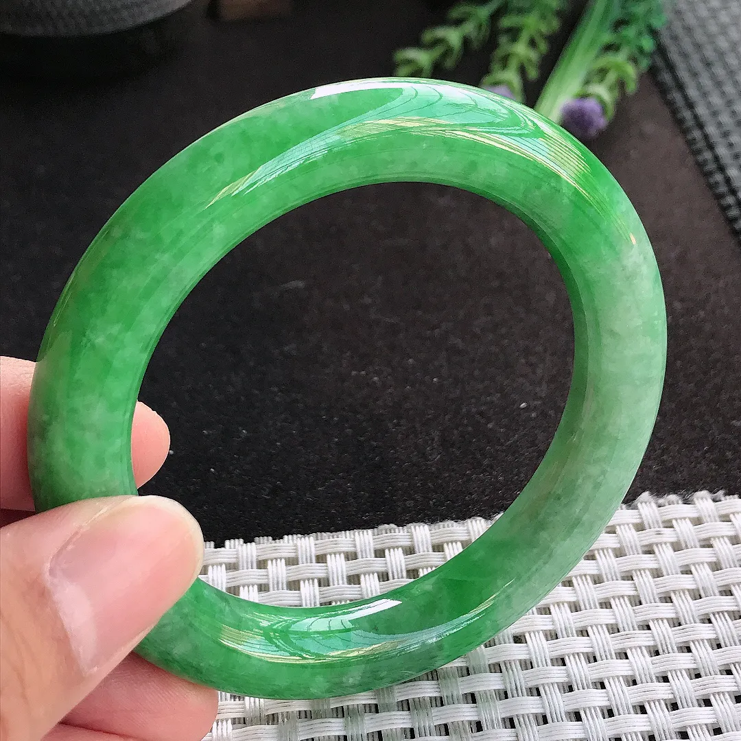 天然A货翡翠55.5/10.8老坑精美满绿辣阳绿圆条手镯玉手镯