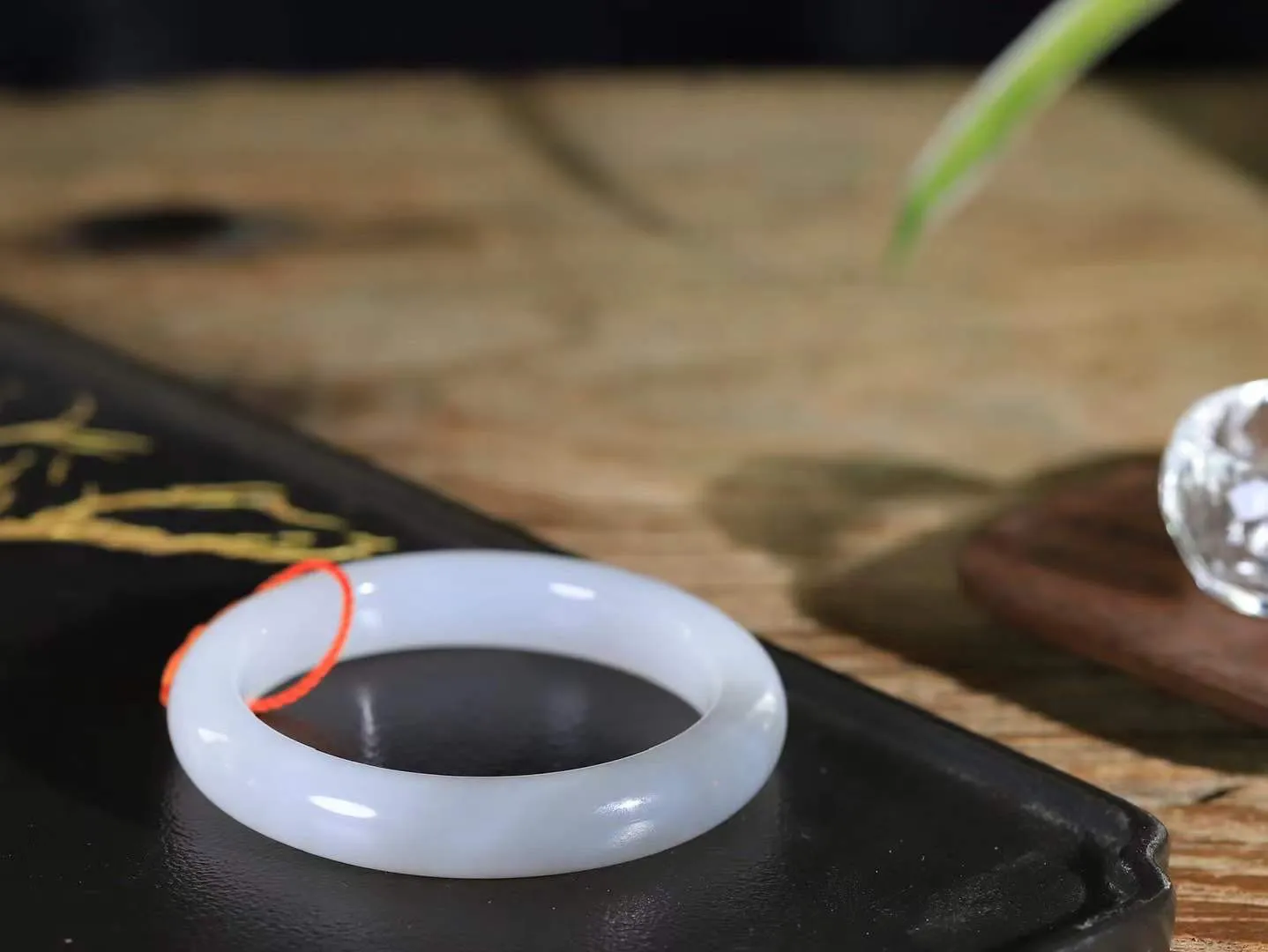 【婉约佳人.手镯】

精品️和田玉白玉烟紫双色手镯 玉质温润细腻 油性十足 手感舒适，高华雅逸，线