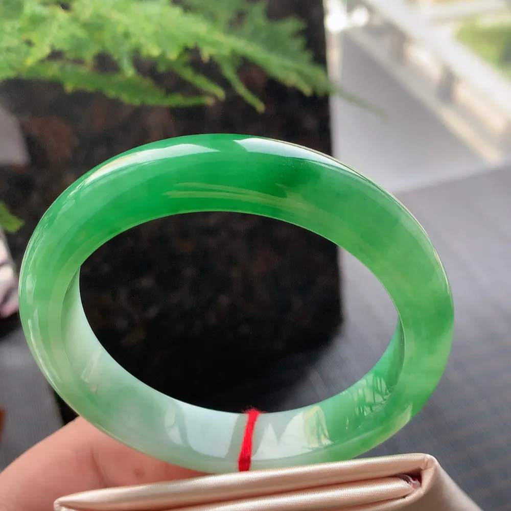 正圈一大节翠绿 无瑕 尺寸:57.6/12.2/8.6 色好