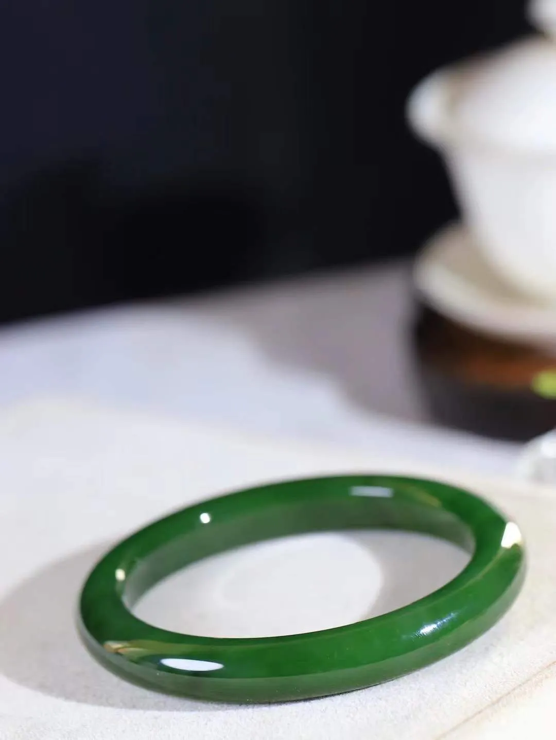 【碧波流转·手镯】

收藏级️和田玉碧玉手镯，玉质细腻温润，手感舒适，️线条流畅，简约大气，