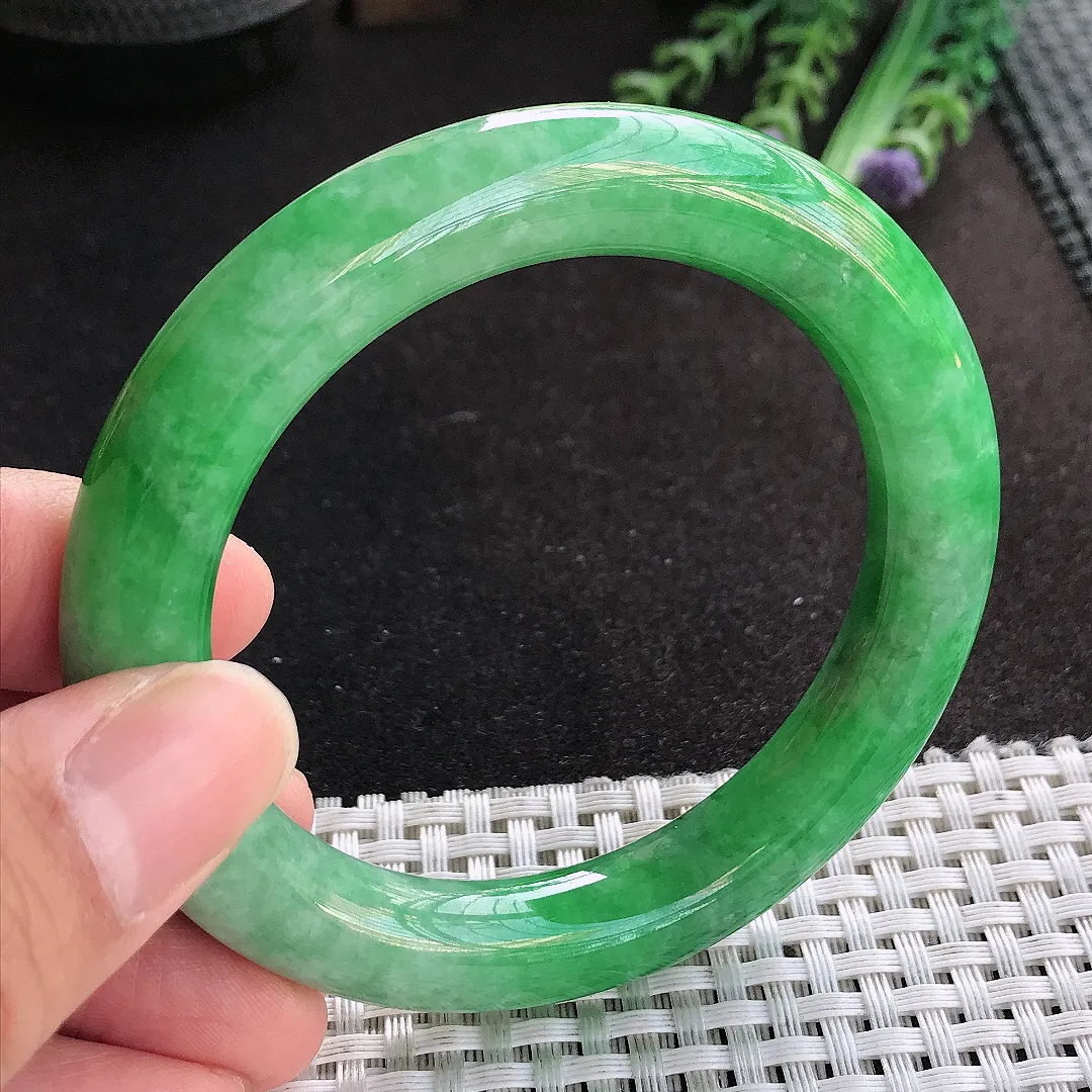 天然A货翡翠55.5/10.8老坑精美满绿辣阳绿圆条手镯玉手镯