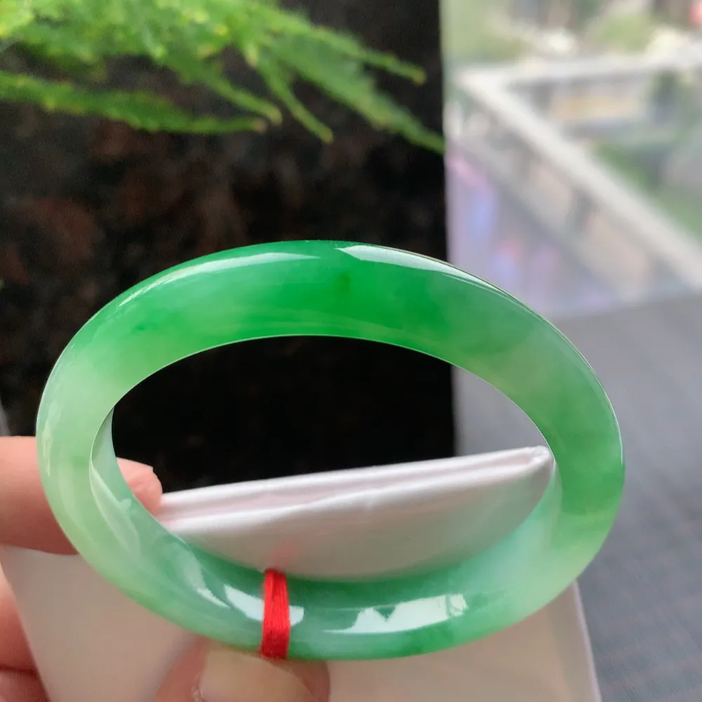 贵妃高冰阳绿 无瑕 尺寸:53.1/45.6/9.5/7.5 种色兼备