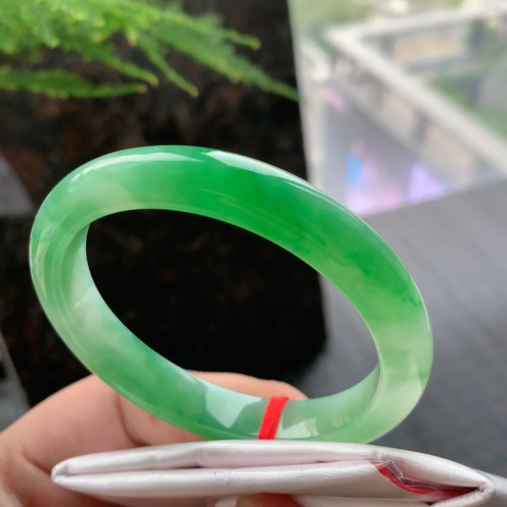 贵妃高冰阳绿 无瑕 尺寸:53.1/45.6/9.5/7.5 种色兼备