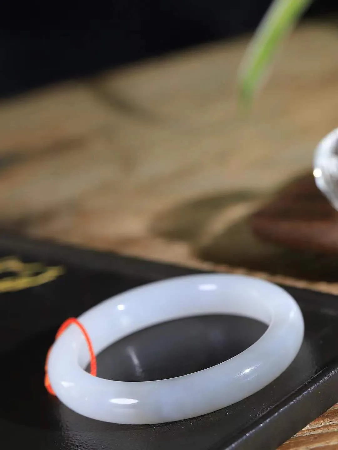 【婉约佳人.手镯】

精品️和田玉白玉烟紫双色手镯 玉质温润细腻 油性十足 手感舒适，高华雅逸，线