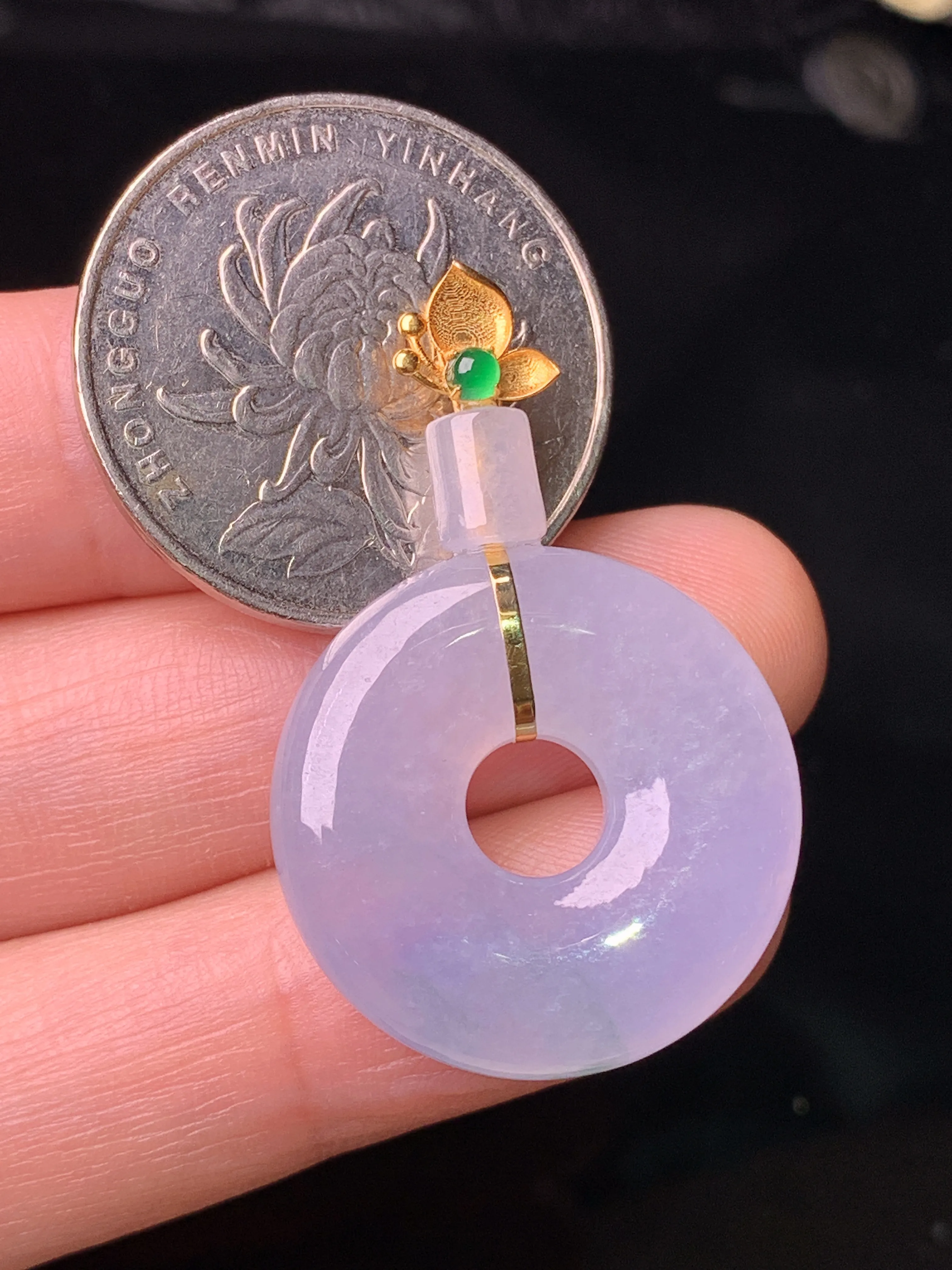 18k金镶嵌紫罗兰平安环吊坠 玉质细腻 色泽艳丽清新 整体尺寸35.8*23.2*5.5