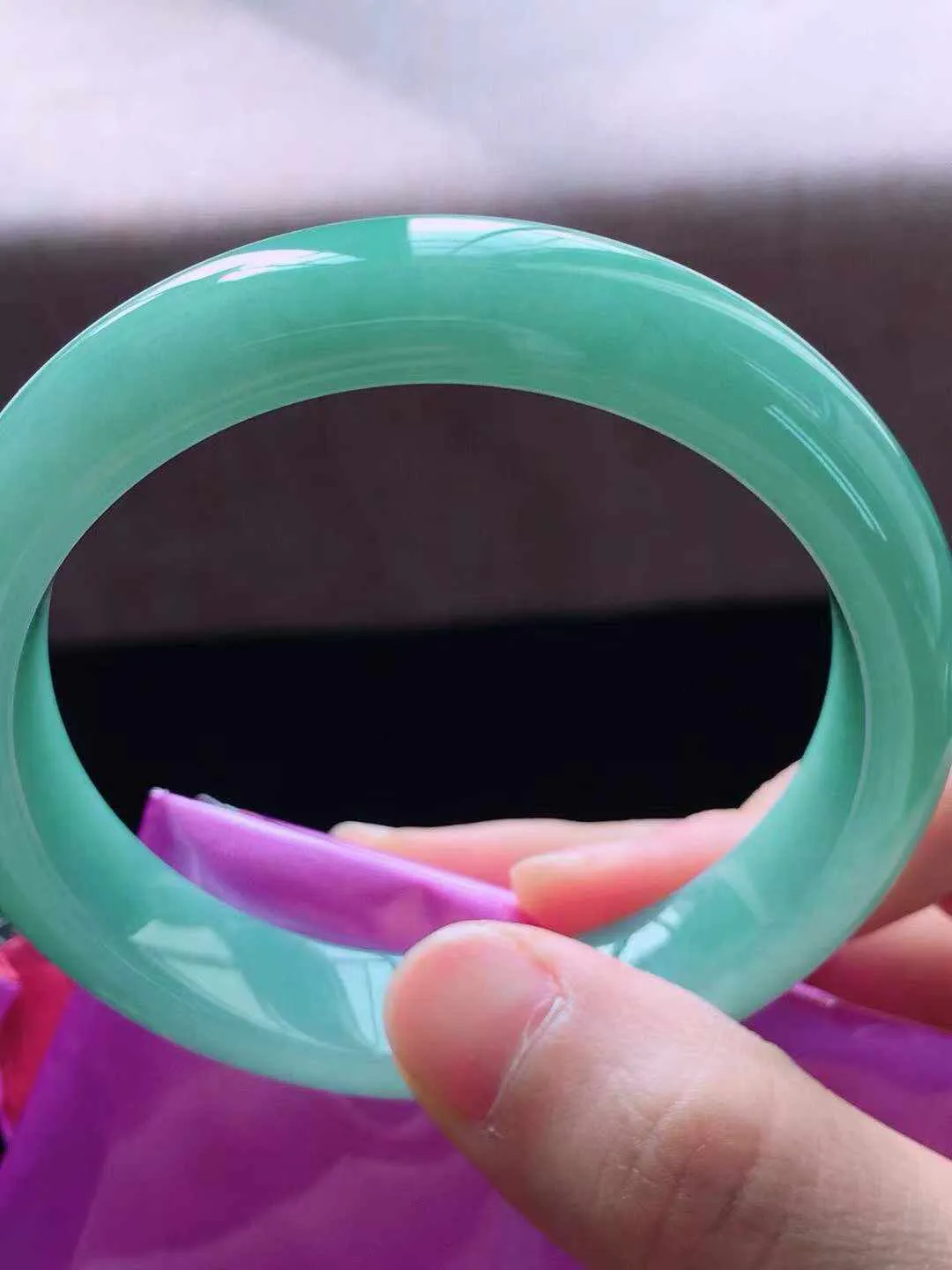 正圈56圈口，翡翠糯化种浅绿色手镯