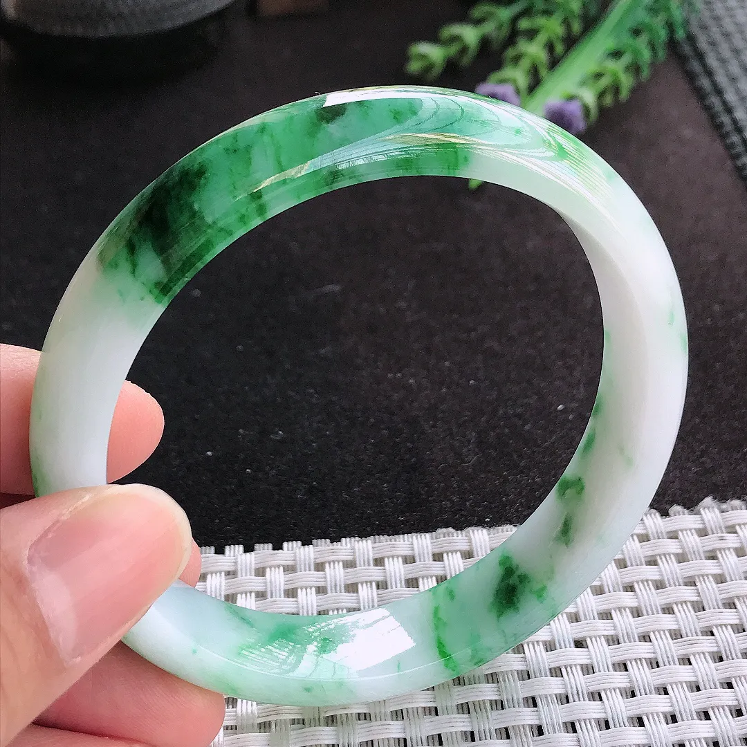 天然A货翡翠61/12.9/7.8老坑精美温润辣阳绿手镯大圈口玉手镯