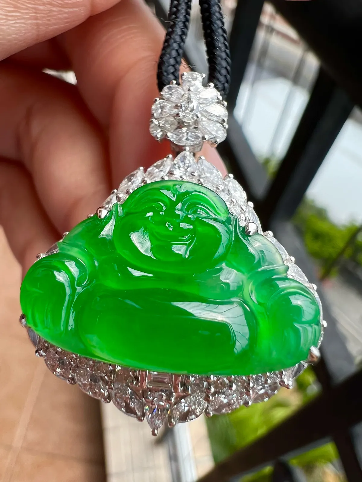 满色佛公 色泽艳丽
完美18K金奢华满钻种好品质细腻