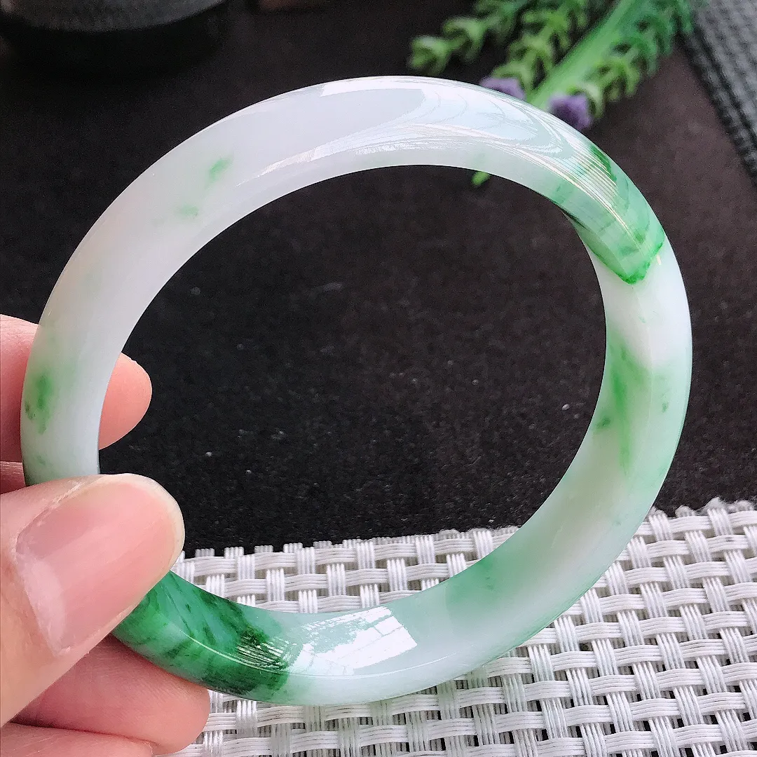 天然A货翡翠61/12.9/7.8老坑精美温润辣阳绿手镯大圈口玉手镯