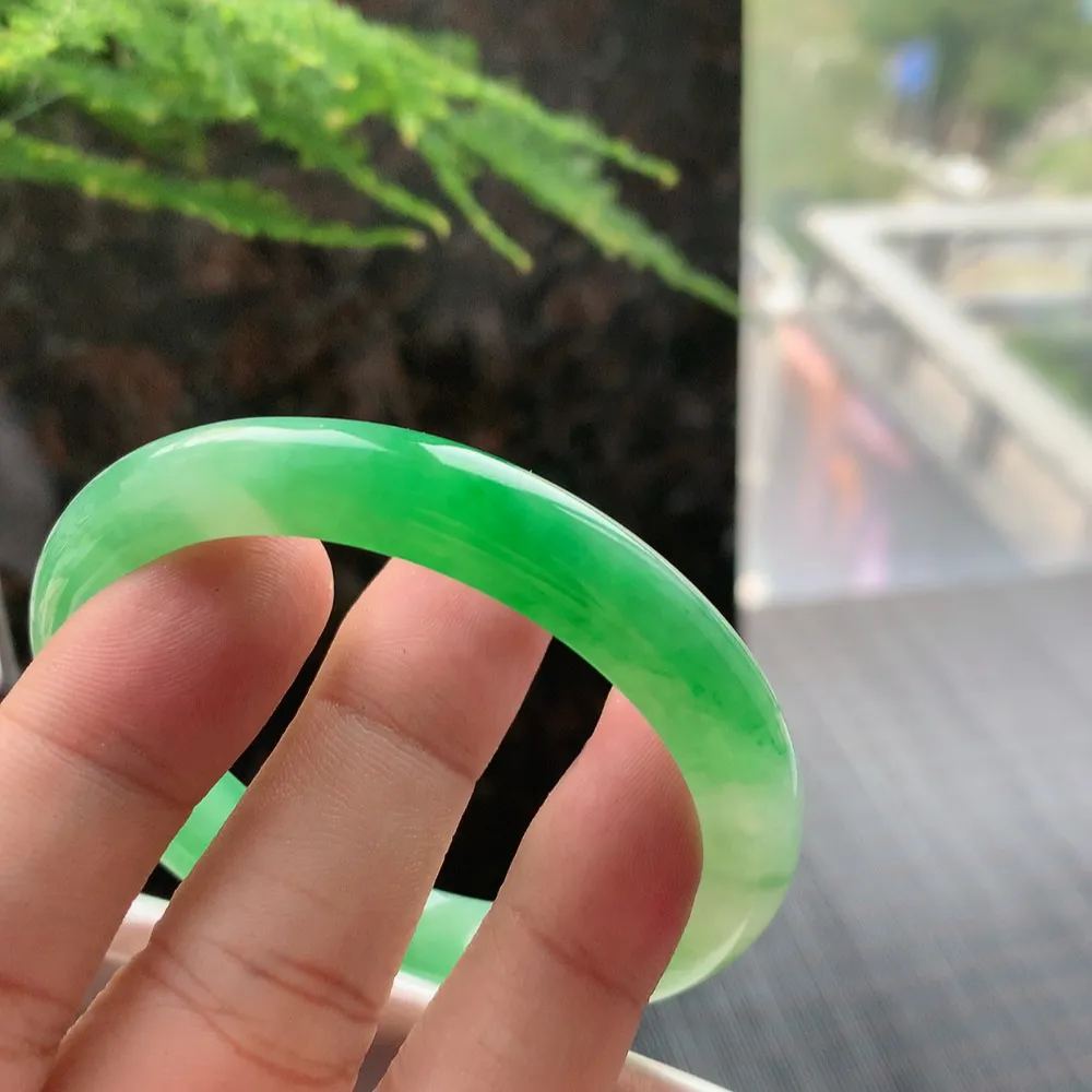 贵妃高冰阳绿 无瑕 尺寸:53.1/45.6/9.5/7.5 种色兼备