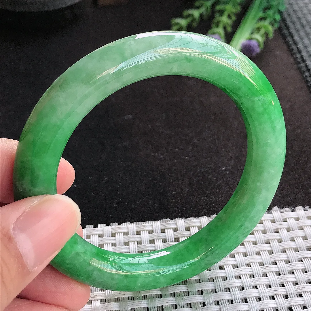 天然A货翡翠55.5/10.8老坑精美满绿辣阳绿圆条手镯玉手镯