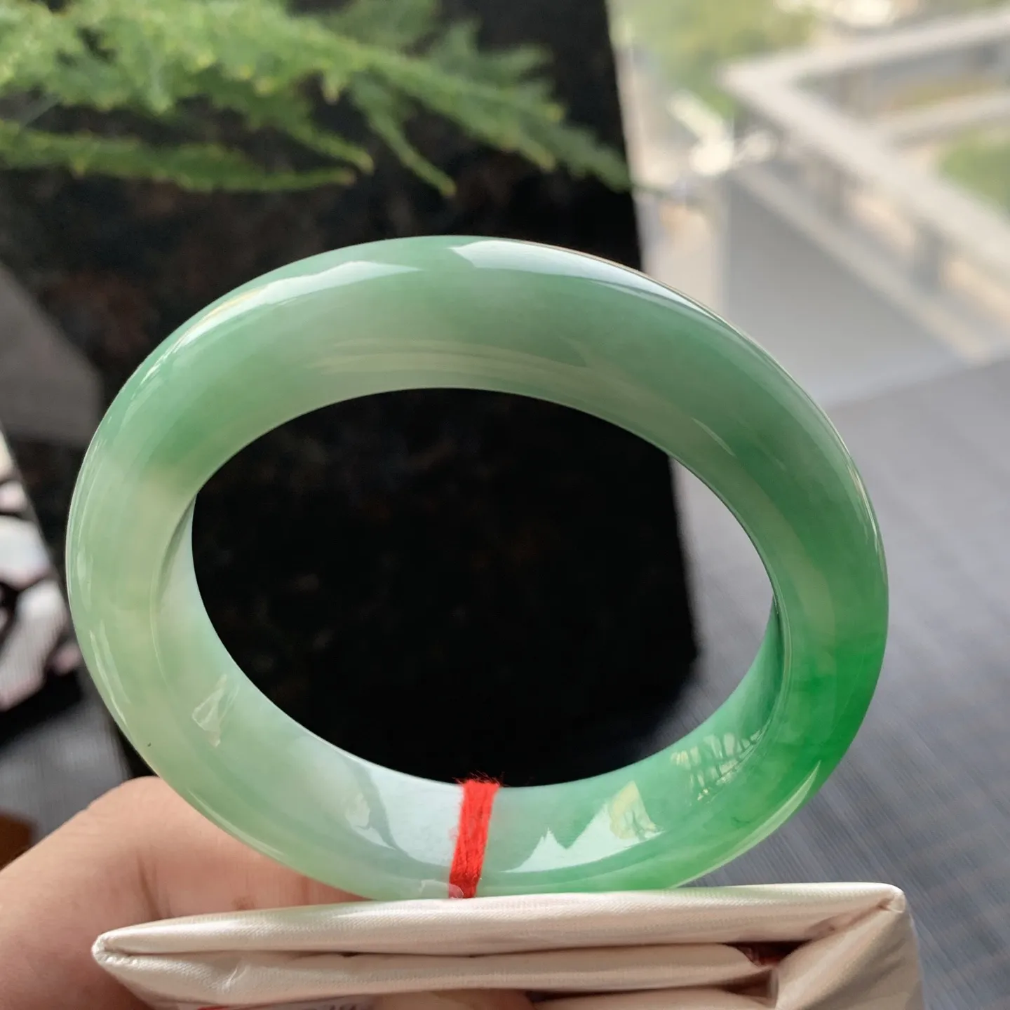 正圈冰翠绿 无瑕 尺寸:53.2/12.7/9.1 色好