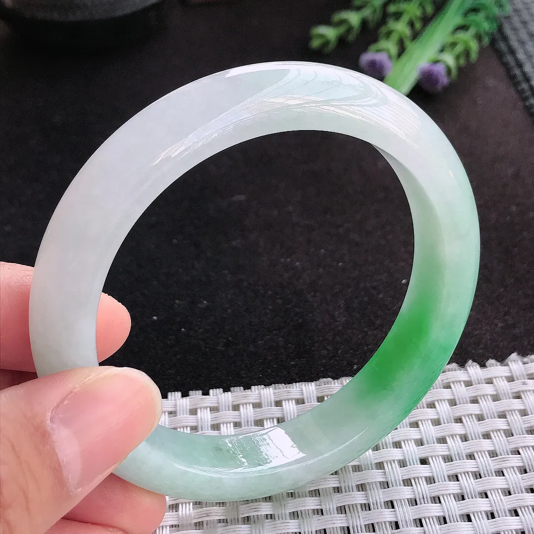 天然A货翡翠58.5/12.2/8.7老坑冰润起胶飘阳绿手镯宽边玉手镯