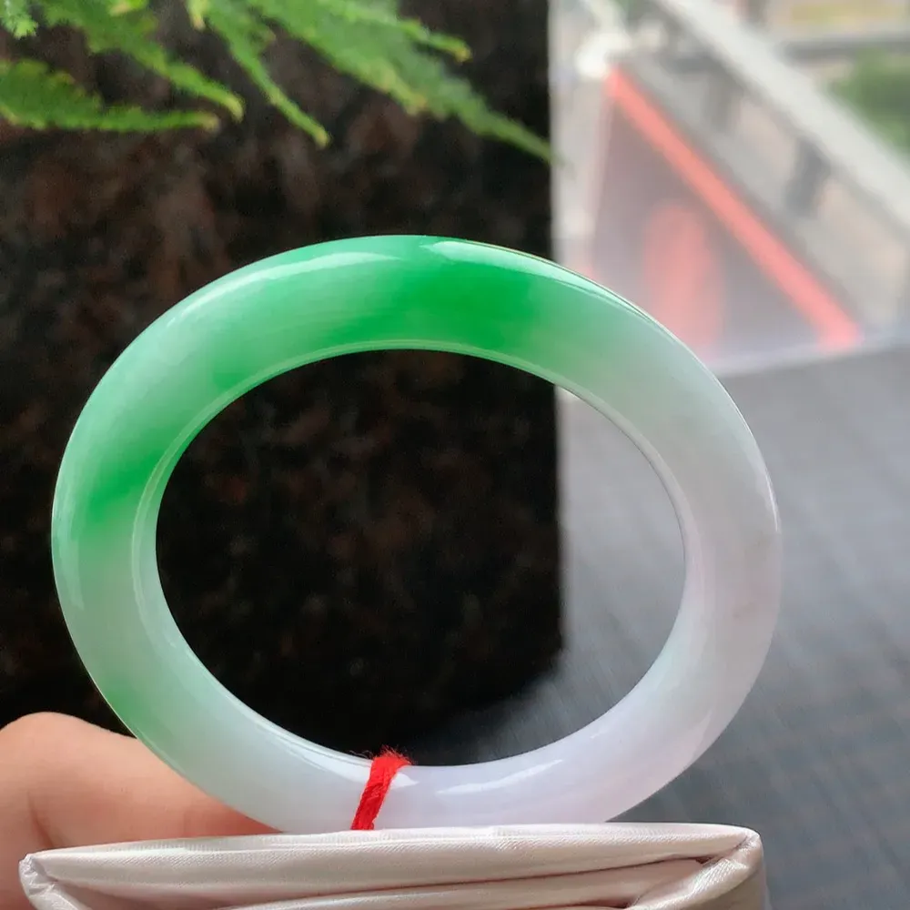 圆条冰糯阳绿 无瑕 尺寸:50.4/9.4 色好🥰🥰