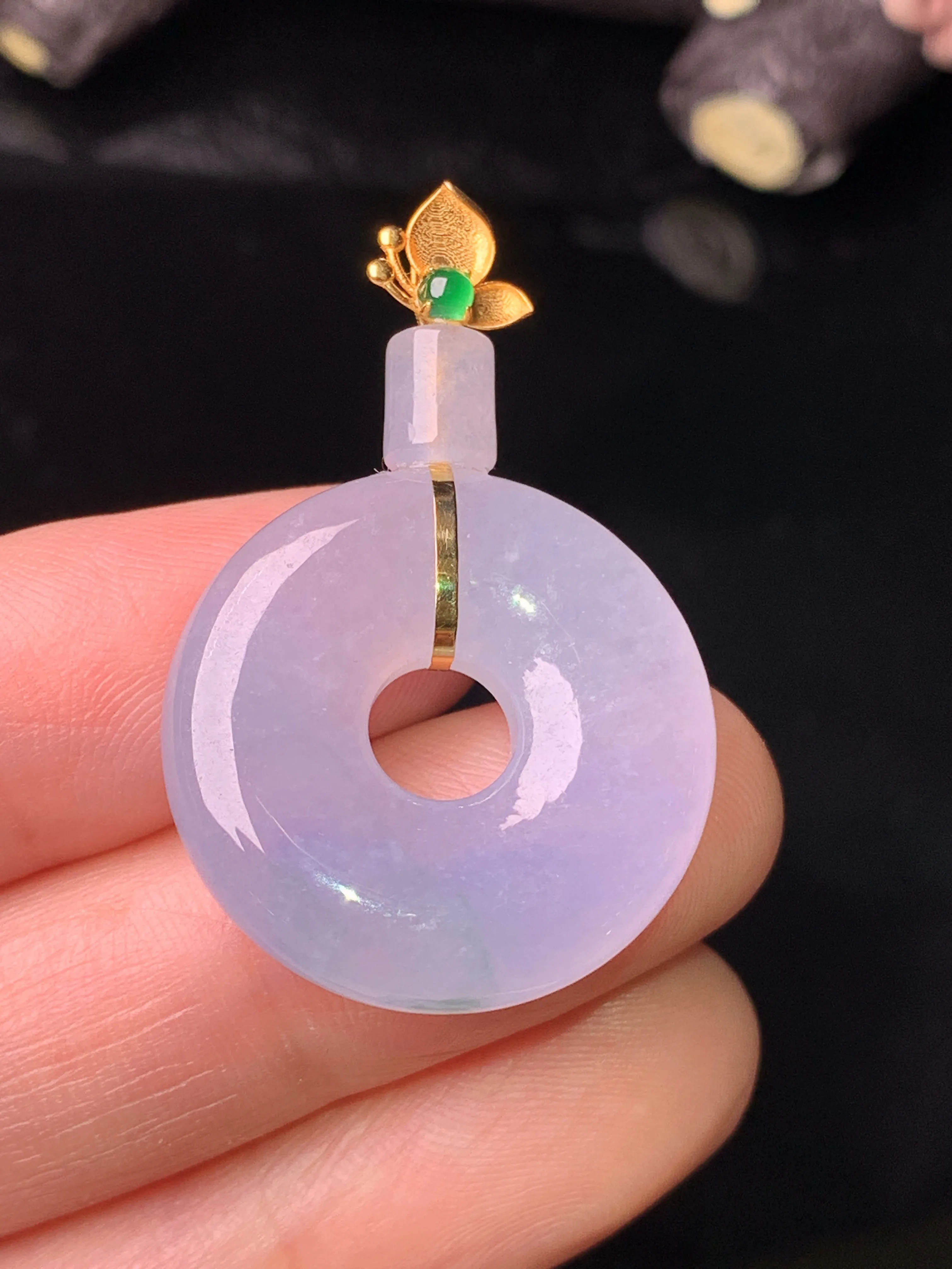 18k金镶嵌紫罗兰平安环吊坠 玉质细腻 色泽艳丽清新 整体尺寸35.8*23.2*5.5