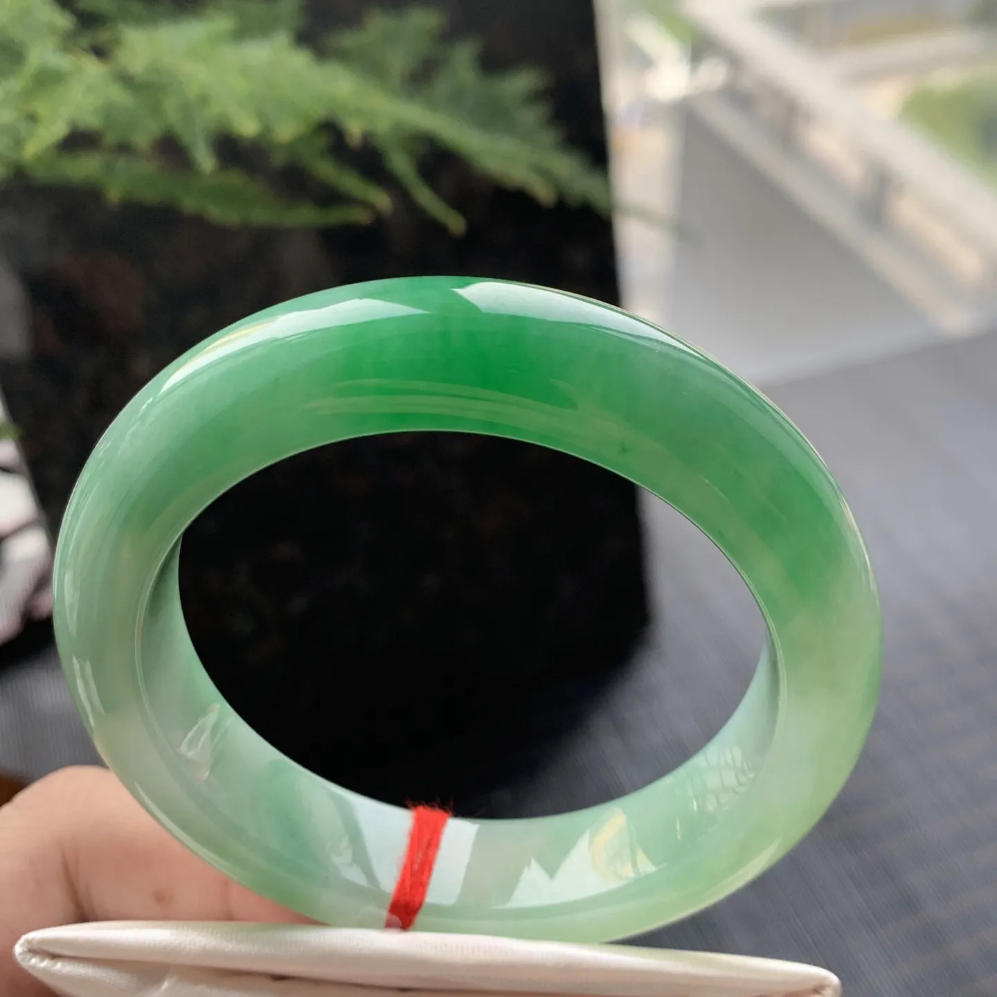 正圈冰翠绿 无瑕 尺寸:53.2/12.7/9.1 色好