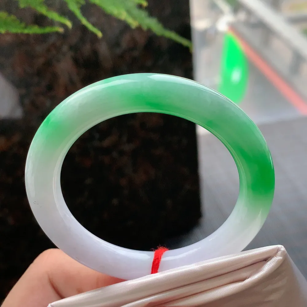 圆条冰糯阳绿 无瑕 尺寸:50.4/9.4 色好🥰🥰