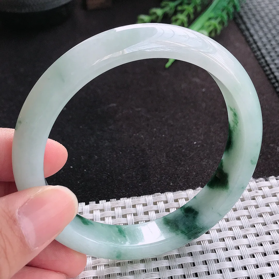 天然A货翡翠63/13.1/8.5老坑精美冰润飘花手镯大圈口宽边玉手镯