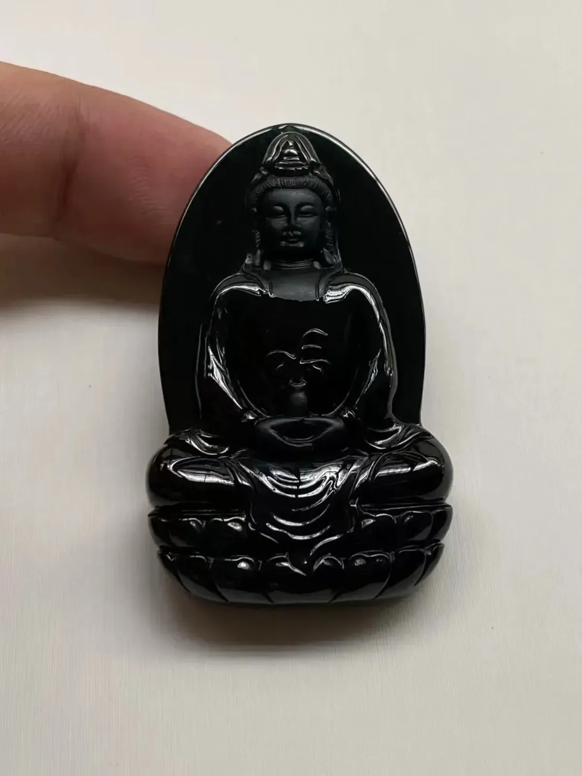 墨翠【素衣观音】细腻干净，黑度好，性价比高，雕工精湛，打灯透绿.