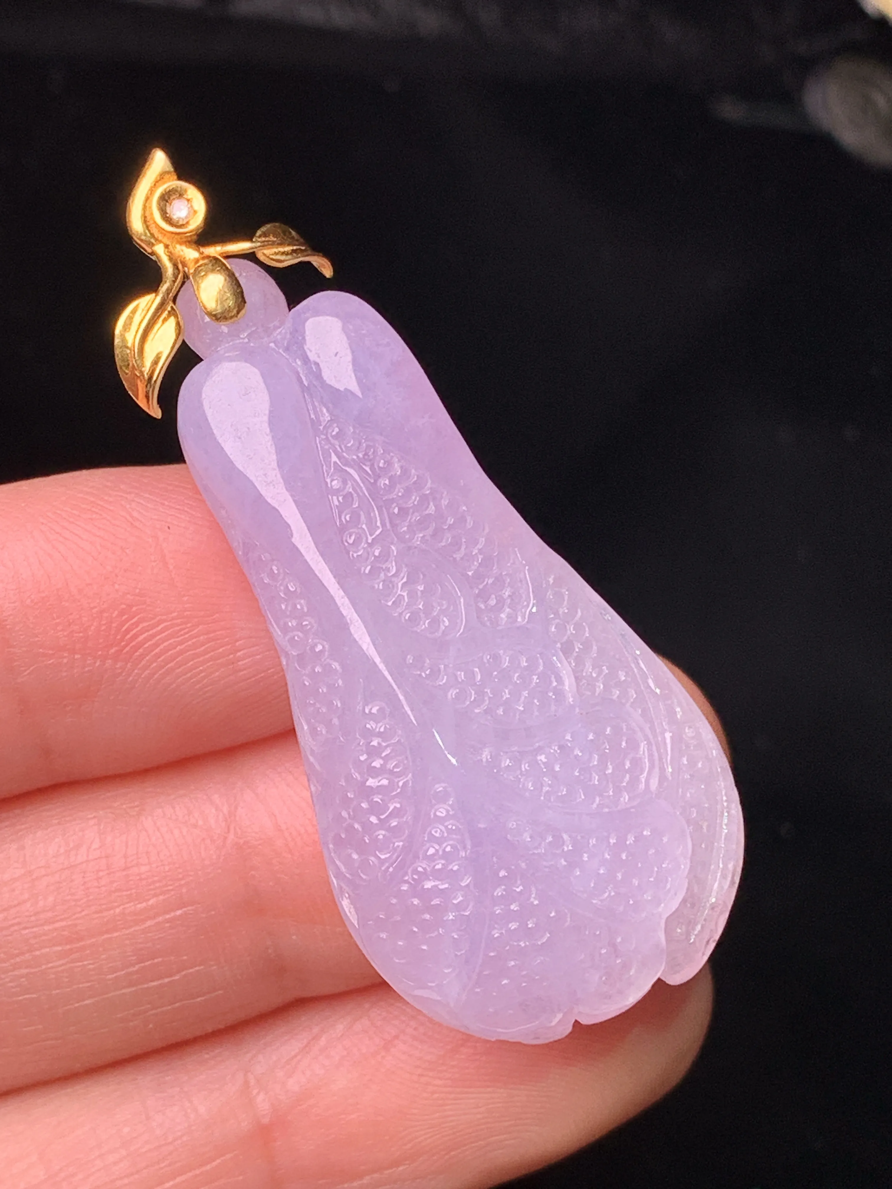 18k金钻镶嵌紫罗兰白菜吊坠 玉质细腻 色泽艳丽清新 整体尺寸45.5*19.2*8.7