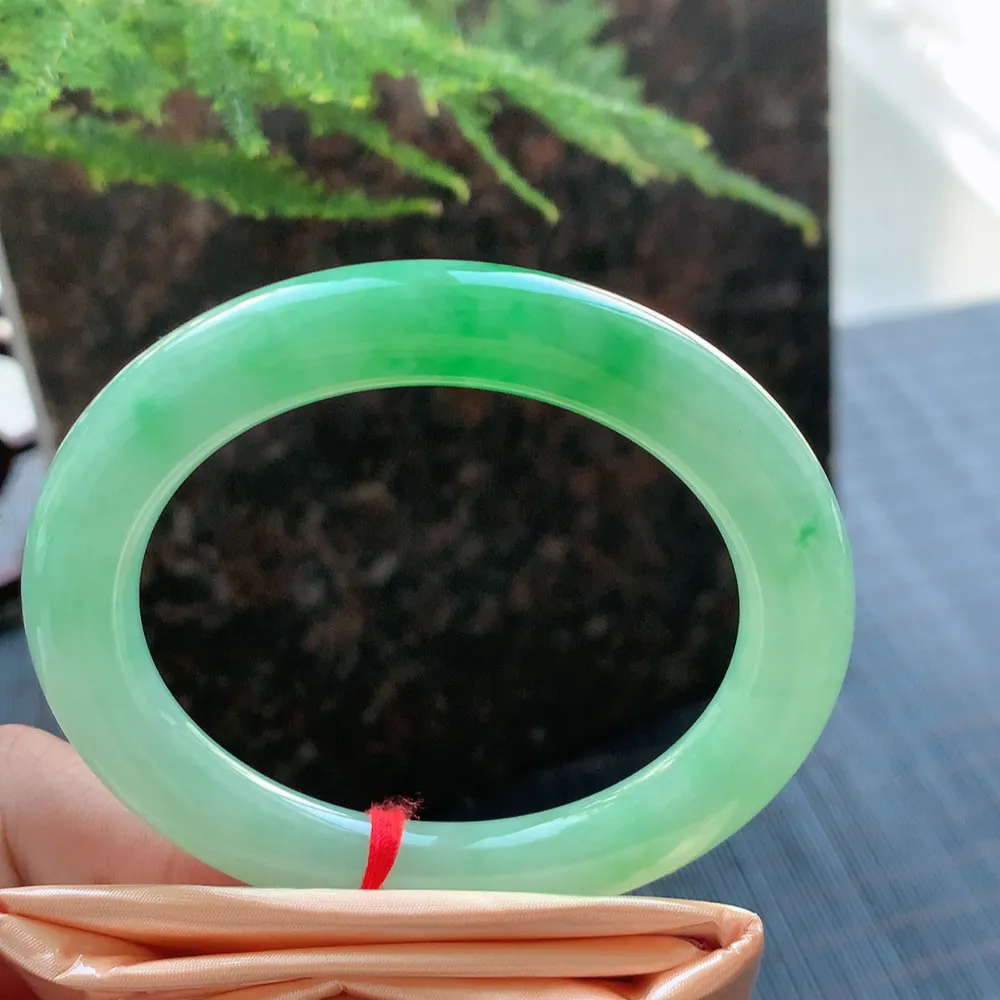 圆条冰阳绿 无瑕 尺寸:53.4/9.6 种色兼备