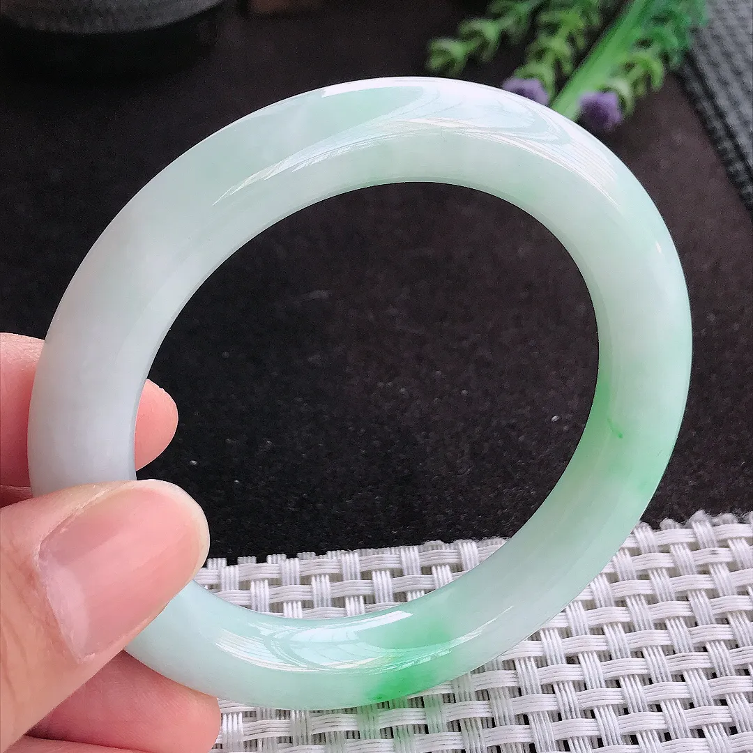 天然A货翡翠56.3/10.5/10.7老坑精美温润飘阳绿圆条手镯玉手镯