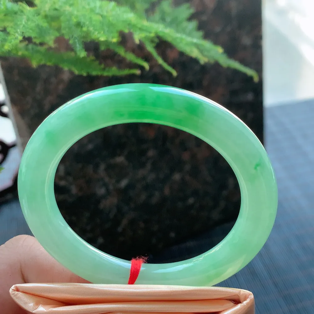 圆条冰阳绿 无瑕 尺寸:53.4/9.6 种色兼备