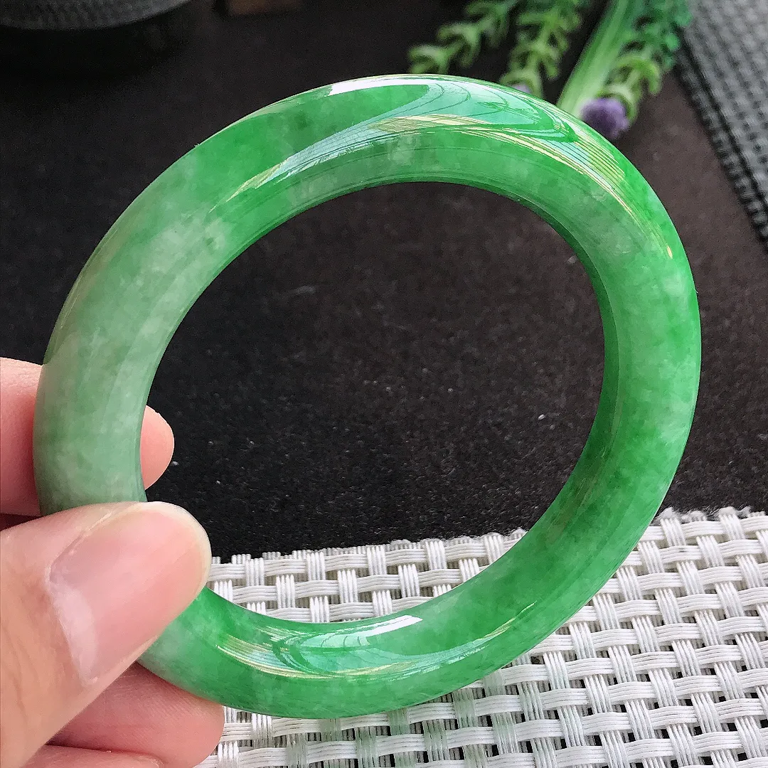 天然A货翡翠55.5/10.8老坑精美满绿辣阳绿圆条手镯玉手镯