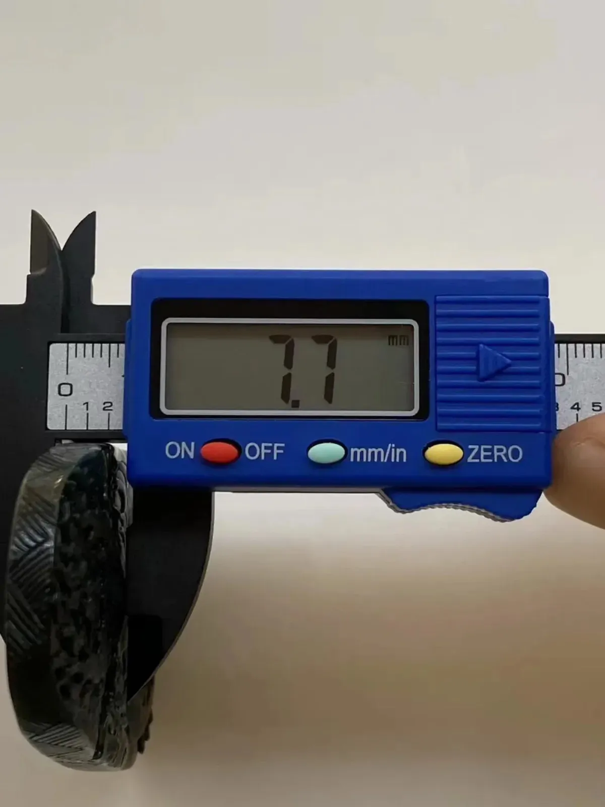 墨翠【龙腾天下】细腻干净，黑度好，性价比高，雕工精湛，打灯透绿‘