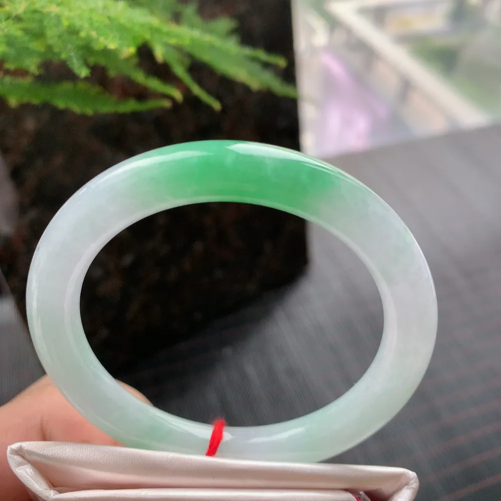 圆条冰糯阳绿 无瑕 尺寸:53.4/8.7 色好