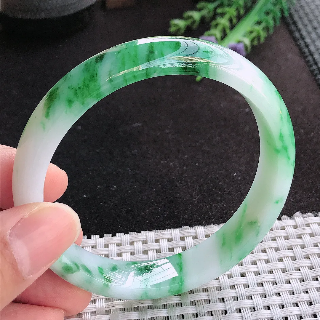 天然A货翡翠61/12.9/7.8老坑精美温润辣阳绿手镯大圈口玉手镯