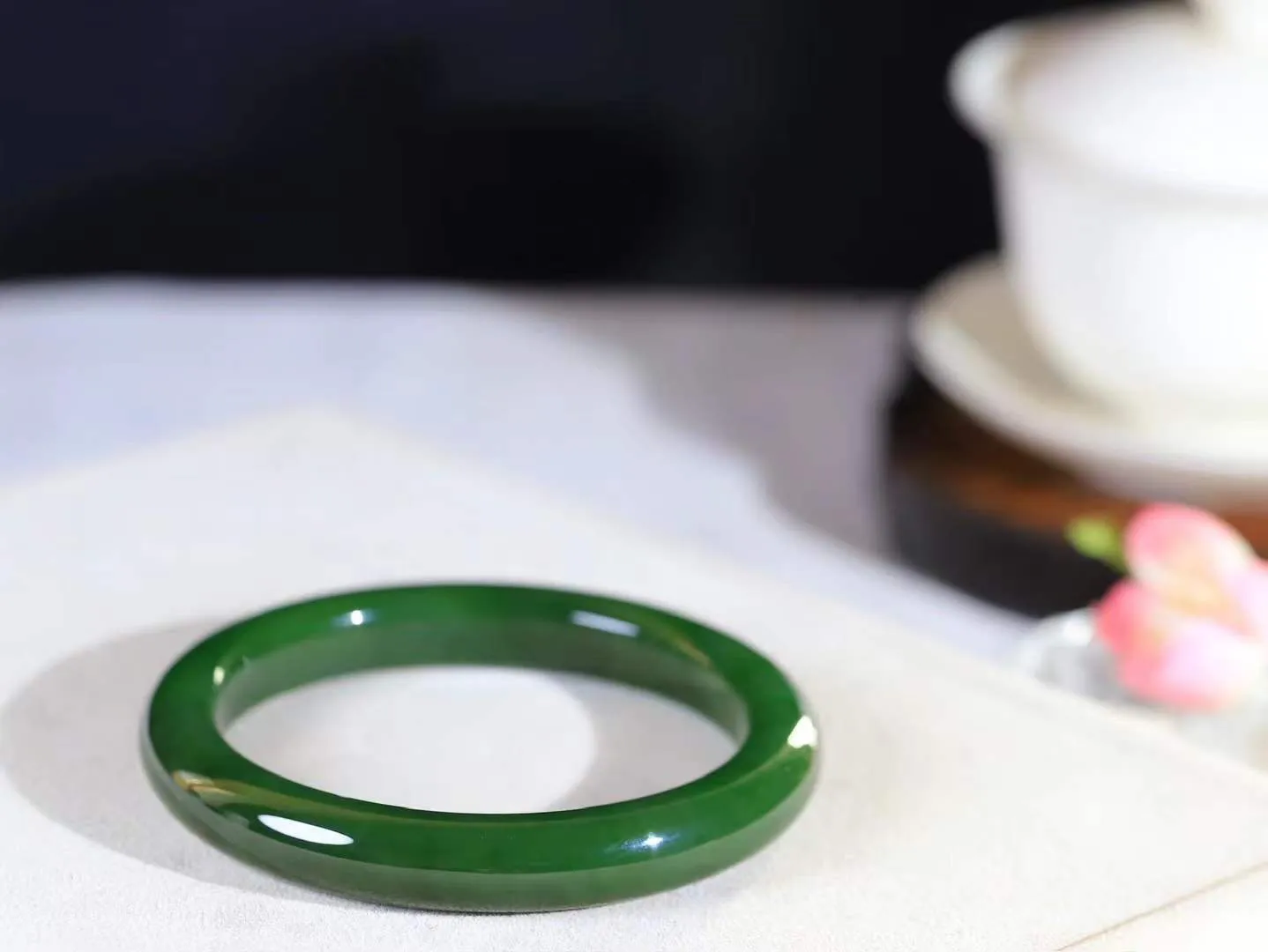 【碧波流转·手镯】

收藏级️和田玉碧玉手镯，玉质细腻温润，手感舒适，️线条流畅，简约大气，